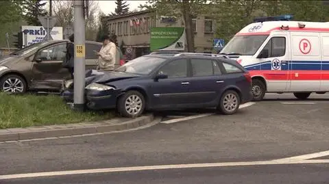 "Zajechał mu drogę, zepchnął na słup". 
Wypadek przed Stadionem Miejskim