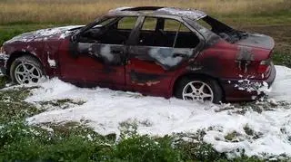 Spalone BMW przy jednej z dróg koło Piechowic