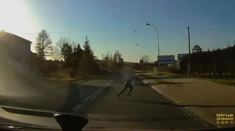 Chłopiec wbiegł pod rozpędzony samochód