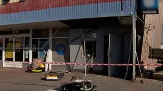 Jeden z bankomatów zniszczonych przez włamywaczy