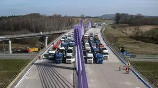 Na moście w Mszanie trwają próby obciążeniowe