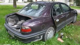Włamał się do samochodu, pomieszkał w nim, a później go zniszczył