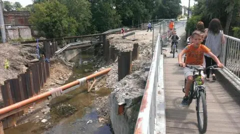 Dziura zamiast drogi. Głuchołazy nadal nie podniosły się po powodzi