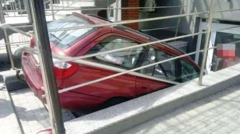 Samochód wjechał do przychodni i przygniótł właścicielkę