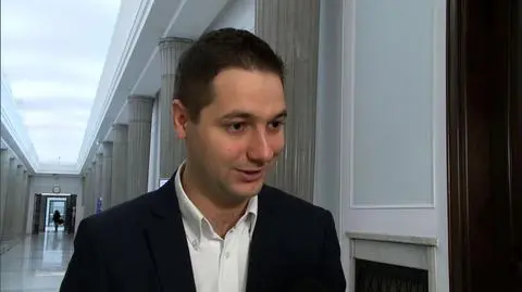 Patryk Jaki tłumaczy się po błedzie na plakacie