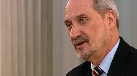 Macierewicz wzywa wiele osób