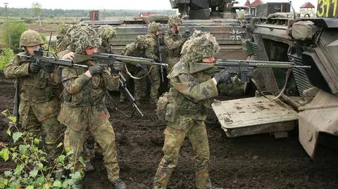 Wśród oficerów od stopnia majora w górę odsetek osób o korzeniach imigranckich wynosi 7 proc