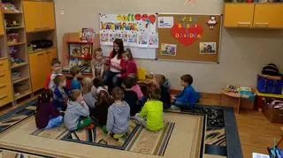 Władze Warszawy oraz innych miast nie ukrywają, że zachęcają rodziców do wysyłania sześciolatków do szkoły