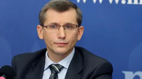 Dymisja wiceszefa aresztu. 
Pięć hipotez śledczych