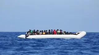 Po zamknięciu lądowych szlaków, coraz więcej imigrantów z Libii płynie do Europy morzem