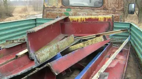 Policja zatrzymała dwóch mężczyzn i odzyskała części mostu/TVN24