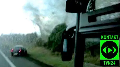 Jak trąba powietrzna porwała autokar