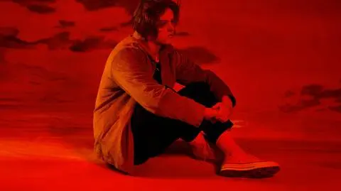 Lewis Capaldi opowiada o muzyce i tańcu na rurze