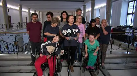 "Jesteśmy zmęczeni i zdesperowani". Protestujący rodzice piszą do prezydentowej