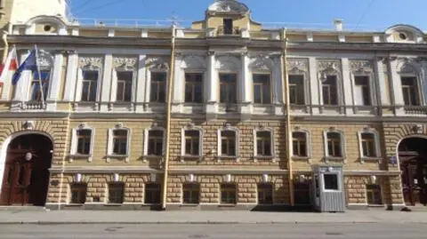 Spór o polski konsulat w Petersburgu. Sąd odroczył postępowanie