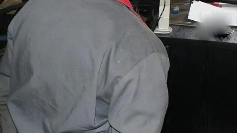 Uciekł z więzienia, wepchnął kobietę do bagażnika i okradł