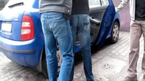 Fałszywi policjanci z bronią na kulki 
przerwali spotkanie "w ustronnym miejscu"