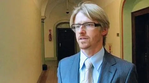 Nagrał premiera, zniszczył dyktafon kombinerkami