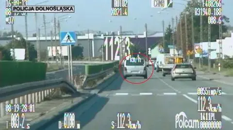 Przekroczył prędkość. Stracił prawo jazdy, dostał mandat