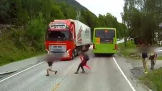 Kierowca w ostatniej chwili zahamował