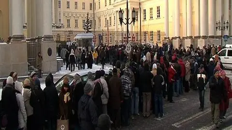 Zawrzało pod ratuszem. Poszło o choinki