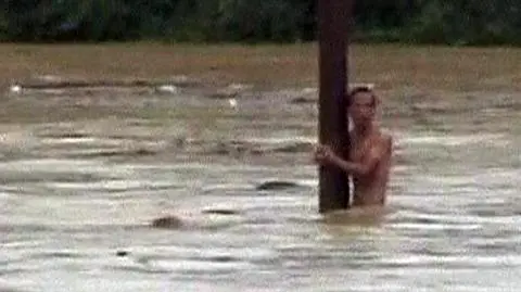 Fale powodzi zalały Chiny