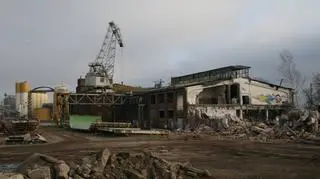 Ze stoczniowej hali został tylko gruz