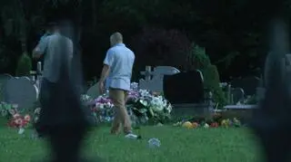 Powyrywane krzyże, rozbite nagrobki na cmentarzu pod Braniewem