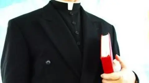 Ksiądz wydał milion na "męskie przyjemności"