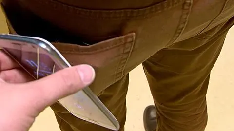 Karty płatnicze można skanować za pomocą telefonu - wynika z eksperymentu TVN Turbo