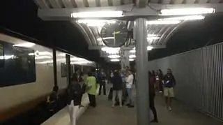 Pociągi utknęły przez imigrantów