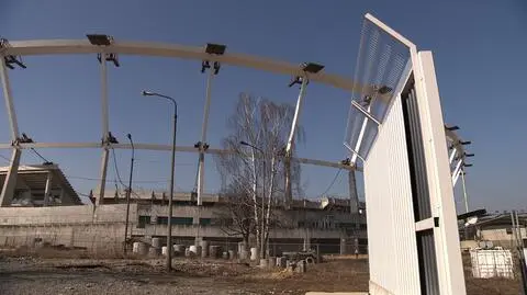 Rośnie ponad trzymetrowy płot wokół Stadionu Śląskiego
