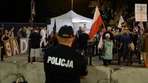 Protests against the passing of new judiciary laws. Four people were detained