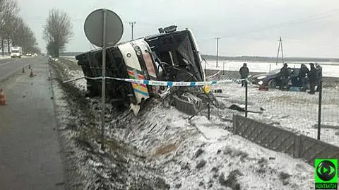Wypadek autokaru z kibicami. Kierowca chciał dobrowolnie poddać się karze