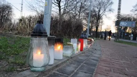 Znicze na miejscu tragicznego wypadku w Kamieniu Pomorskim