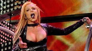 Britney Spears podczas konceru w Niemczech w 2004 roku
