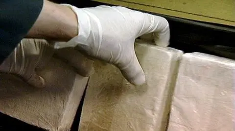 Tona kokainy na lotnisku. Zapakowana jak pomoc humanitarna