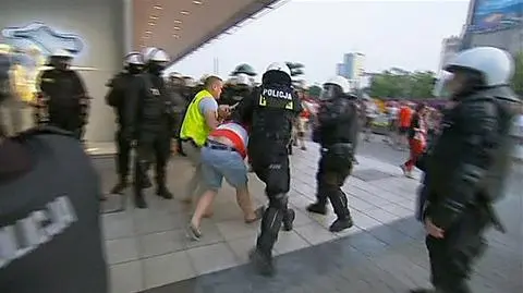 Rosyjscy kibice zwolnieni z aresztu. Poręczył za nich konsul