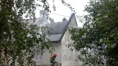 Doszczętnie spłonęła połowa bliźniaka, zginął mężczyzna