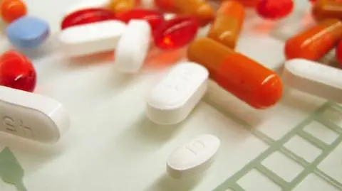 Aptekarz sprzedawał psychotropy bez recepty. 18-latek pociął koleżankę