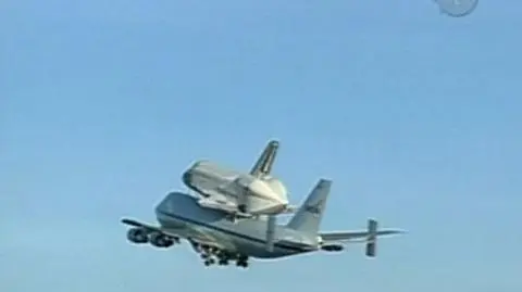 Atlantis wrócił na dachu Jumbo Jeta