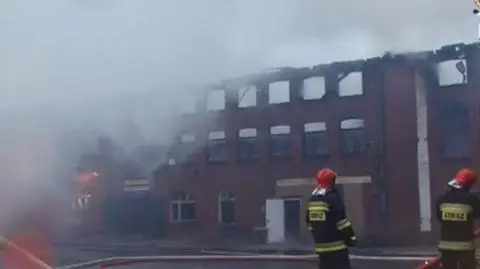 Hala znajduje się przy ul. Sienkiewicza