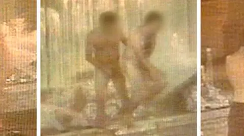 Nagie harce w fontannie