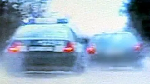 Uciekał przed policją na samych felgach