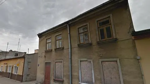 Trzy ciała w kamienicy. "Mogli zatruć się alkoholem"