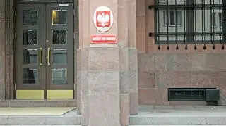MSZ poinformowało, że wydawnictwo przeprosiło, że błędne wyrażenie po interwencji polskiej ambasady w Londynie