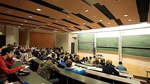 Fach lepszy niż dyplom magistra, a jak studia, to za granicą?