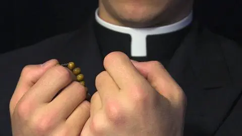 Tyczyn. Pijany ksiądz miał odprawić pogrzeb, wjechał w słup