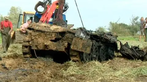 Transporter z czasu wojny znaleziony w kanale