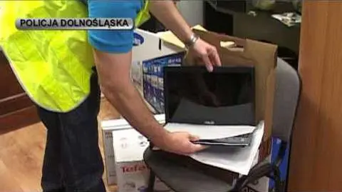 Z podrobioną pieczątką wyłudzali telewizory, laptopy i żelazka